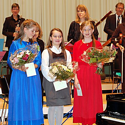 Wetzikon, 30.11.2008: Seraina+Rebecca Ineichen, Emma Bellova beim Schlussaplaus